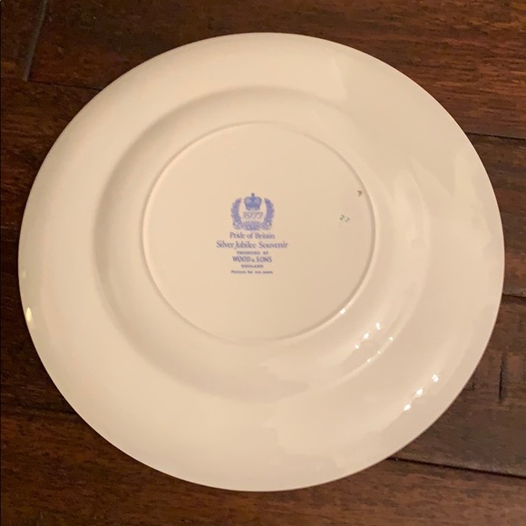 The Queen’s Silver jubilee Tower of London Plate - Picture 5 of 9